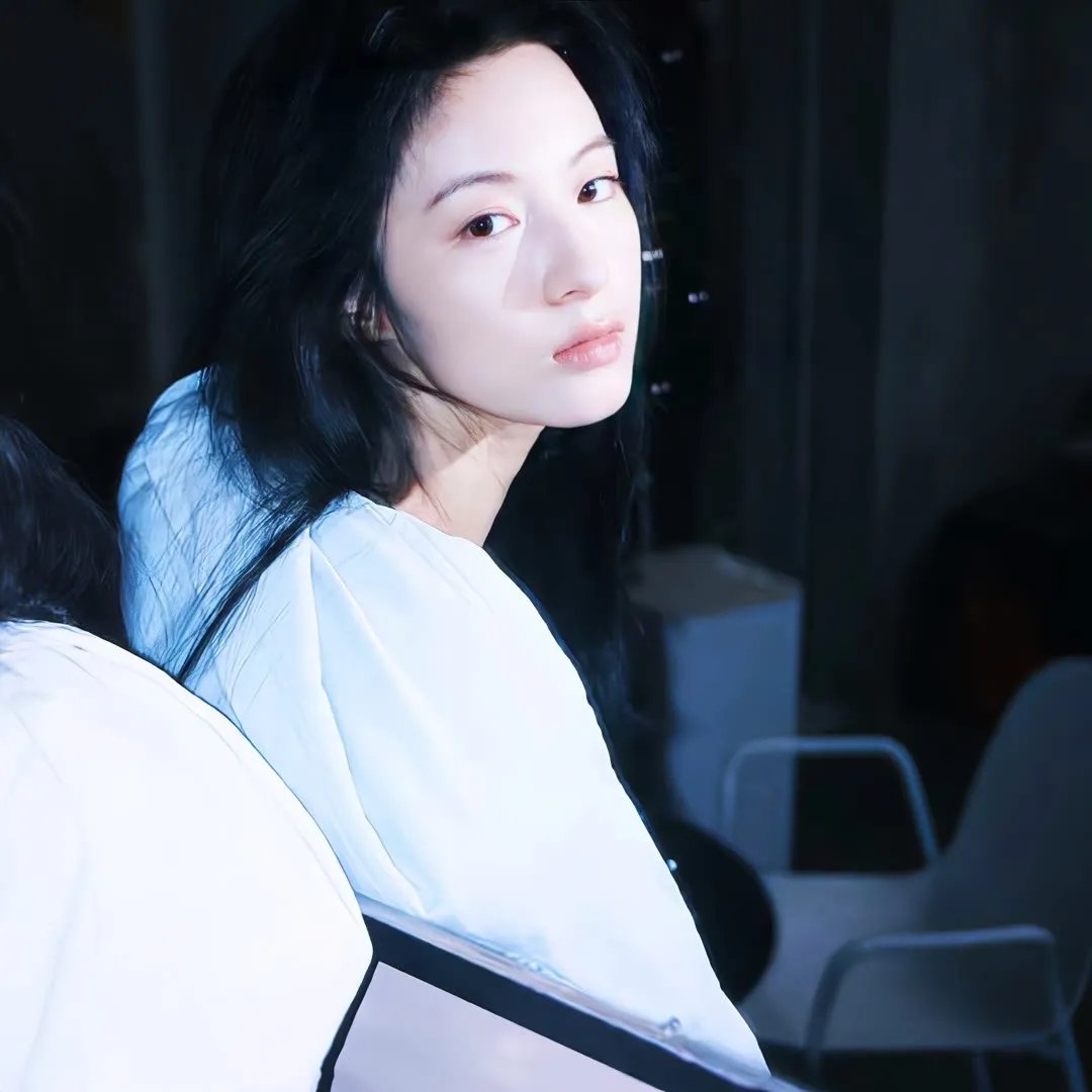 黑衣女子的香气